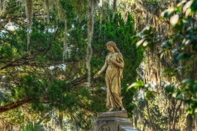 Entdecke savannahs bonaventure cemetery mit einem lokalen guide, hör von little gracie, viktorianischen symbolen und südstaaten-geschichte. rollstuhlgerecht.