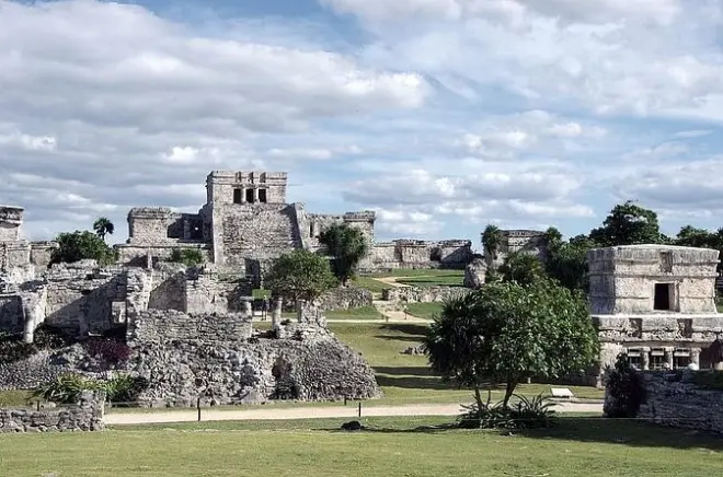 Privater Transfer vom Flughafen Cancun nach Tulum Stadt