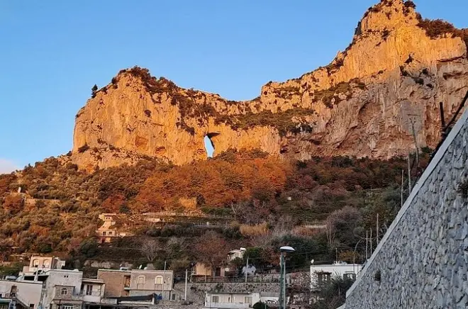 Jantar mediterrâneo em Positano com caminhada e refeição na adega