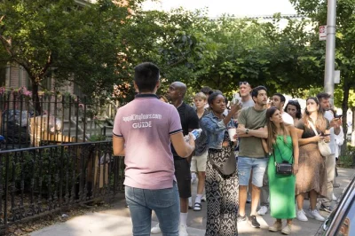 Comece pelas ruas de jazz de harlem, visite o yankee stadium, explore flushing meadows e termine com a vista do skyline de brooklyn. transporte com ar-condicionado e guia local inclusos.