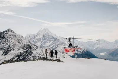 Mount Cook helicopter flight: Alpine snow landing