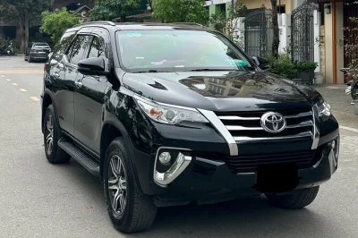 Desde el aeropuerto noi bai, viaja cómodo en un traslado privado con conductor en inglés, sin sorpresas y con atención 24/7 hasta tu hotel en hanoi.