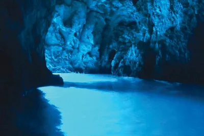 Descubre la cueva azul en dubrovnik, haz snorkel en las islas elafiti y disfruta de bebidas ilimitadas en un tour en grupo reducido con equipo y horarios flexibles.