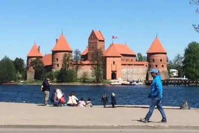 Vilna y castillo de Trakai en tour guiado de día completo