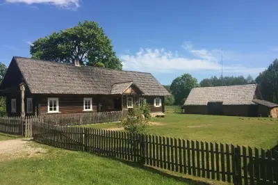 Tour en grupo pequeño a Anyksciai y parque Aukstaitija en un día