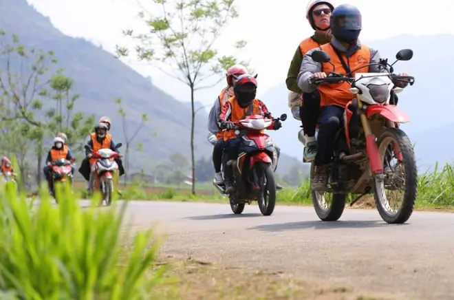 Tour 3 jours en moto à Ha Giang : Col Pac Sum jusqu’à Ma Pi Leng