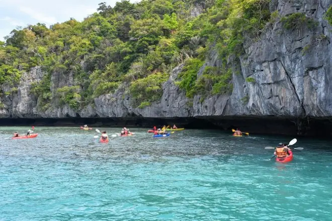 Snorkeling and kayaking in Angthong Marine Park from Koh Phangan