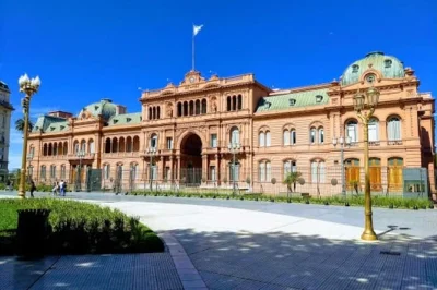 Buenos aires private taxitour mit audioguide. entdecke obelisk, friedhof recoleta, la boca, puerto madero & mehr. flexibel für kleine gruppen.