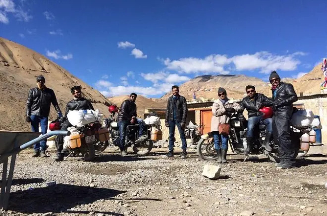 Tour moto 9 jours Manali-Leh : Khardung-la et lac Pangong