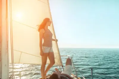 Voilier vers les îles de Lérins depuis Cannes : Baignade et rosé