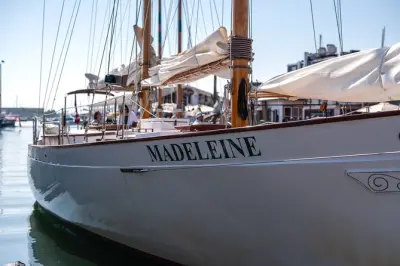 Mimosa-Segeln in Newport auf klassischem Schoner der Narragansett Bay