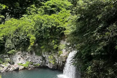 Seogwipo Jungmun Komplex: Wanderung zu Wasserfällen & Oreum