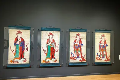 Seogwipo Kunstmuseum Spaziergang: Jeongbang Wasserfall & Galerien
