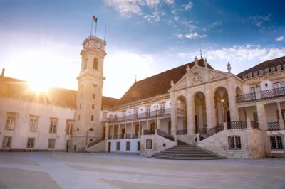 Viaggia da lisbona a porto con una sosta privata a coimbra. goditi un viaggio di lusso in mercedes, guida locale e pickup flessibile. prenota ora il tuo trasferimento in portogallo.