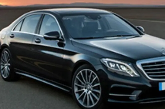 Transfert privé aéroport Naples centre : Mercedes avec chauffeur