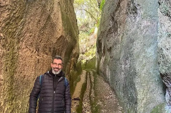 Pitigliano Etruscan hike: Vie cave and wine tasting
