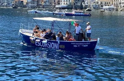 Boot ab Scilla zu Höhlen und Schnorcheln am Cala Jankulla Strand