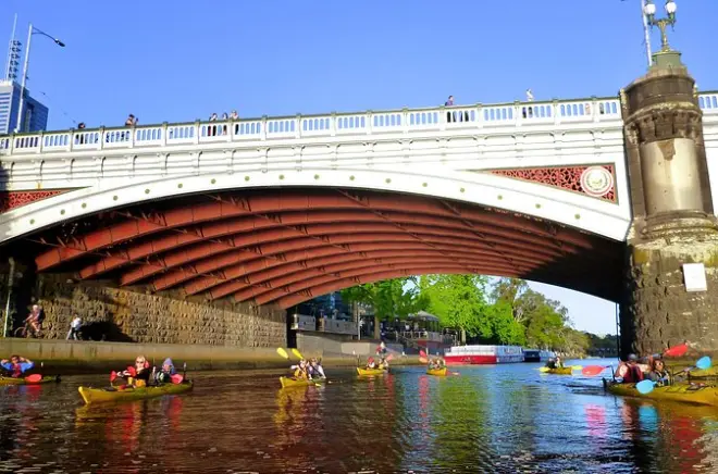 Melbourne City Twilight Kayaking: Golden Hour to City Lights