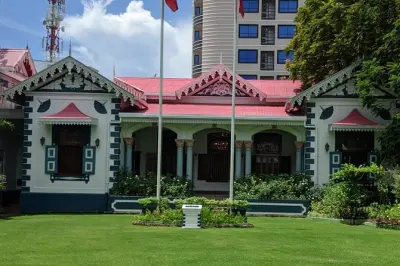 Malé City Tour: Friday Mosque, Fish Market & Sultan Park