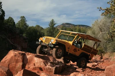 Descubre el lado salvaje de sedona en un tour privado en jeep por diamondback gulch con caminos off-road, vistas a cañones y relatos de tu guía local. impuestos incluidos.