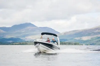Île aux Cerfs und Grand Rivière Wasserfall mit Schnellboot & Essen