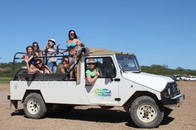 Explore o algarve rural em um safari de jeep 4x4 — prove mel da fazenda, experimente a aguardente local e refresque-se em um rio. inclui transporte do hotel e guia local.