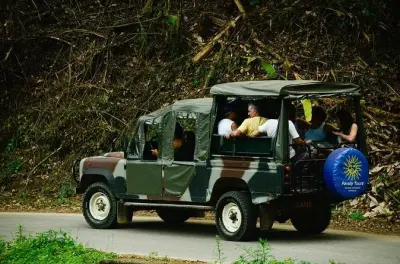 Cachoeiras de Paraty e cachaça: Jeep pela Mata Atlântica
