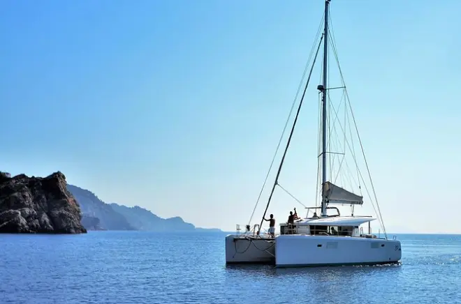 Navega en la bahía de Mesenia desde Kalamata con snorkel y baño