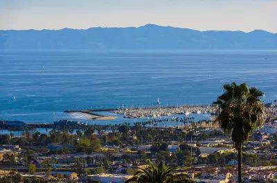 Tour local por Santa Barbara: 24 paradas con guía y bebidas