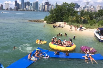 Siente la energía de miami en un paseo en catamarán a monument island, disfruta de kayaks y paddleboards, relájate en colchonetas flotantes y aprovecha la recogida fácil con guías locales.