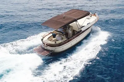 Private Bootstour von Sorrent nach Capri: Maximal sieben Personen