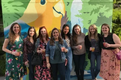 Erlebe savannahs „midnight in the garden of good & evil“ hautnah bei einer kleinen führung mit spannenden geschichten und stopps an berühmten buch- und drehorten. inklusive guide.