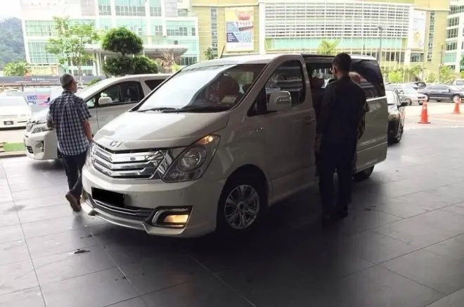 Kuching Airport to Hotel Transfer: Private Car Service