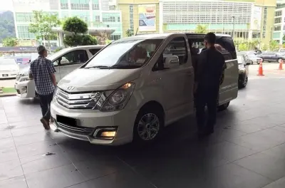 Transfer vom Flughafen Kuching zum Hotel: Privater Fahrservice