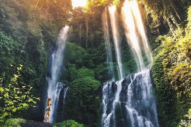 Randonnée à la cascade Sekumpul, porte Handara et temple Ulundanu