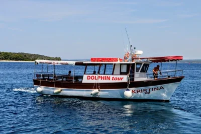 Adria, brijuni & delfine: genieße eine kleine bootstour ab fazana mit sonnenuntergang, freiem getränk und erfahrenem team – unvergesslich und entspannt.