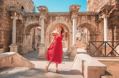 Visite d'Antalya depuis Kemer : Bateau, cascades et vieille ville