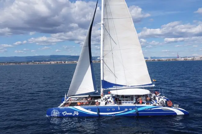 Catamarano Costa Daurada: Nuoto e open bar da Cambrils