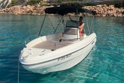 Abfahrt in santa ponsa: boot mieten ohne führerschein. schwimmen bei den malgrats inseln, schnorcheln, eigene getränke mitnehmen und lokale tipps vorab.