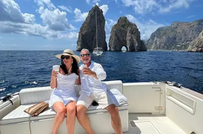 Bootstour ab Sorrent nach Capri: Grotten und Badepause