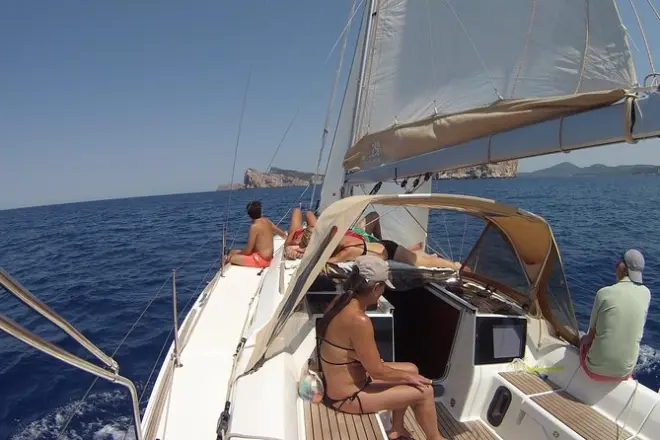 Snorkel en Alghero con velero y almuerzo a bordo
