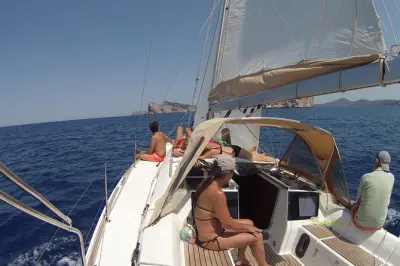 Snorkel en Alghero con velero y almuerzo a bordo