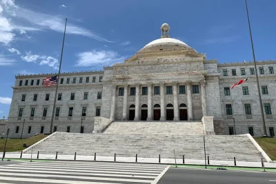 Siente el ritmo de san juan en un tour privado por calle loíza, los murales de santurce y las fortalezas del viejo san juan. incluye transporte, guía y agua embotellada.