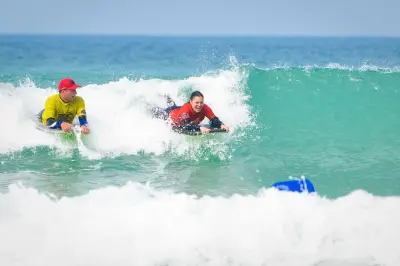 Lección de bodyboard en Newquay: Atrapa olas en 2 horas