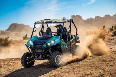 Siente la emoción del desierto de nevada cerca de las vegas con un utv propio, equipo de seguridad y entrenamiento incluidos. reserva por vehículo, hasta 4 personas.