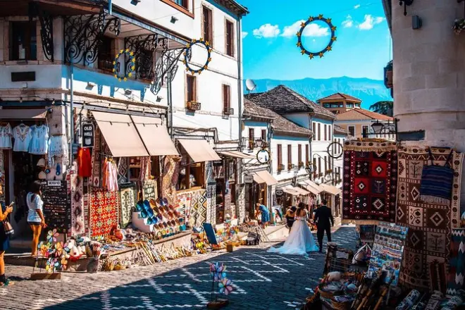 Excursion d'une journée à Gjirokaster depuis Tirana : Ville de pierre inscrite à l'UNESCO et château