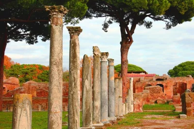 Entdecke ostia antica bei einer kleinen gruppentour ab rom. schlendere durch antike straßen, bewundere mosaike & tempel – mit leidenschaftlichem guide und eintritt inklusive.