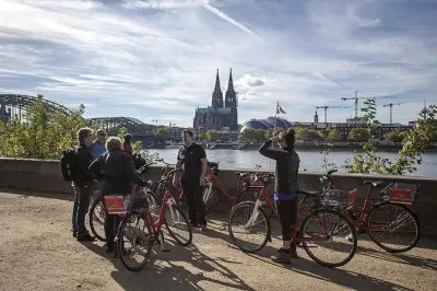 Tour privato in bici a Colonia: Cattedrale e punti salienti del Reno