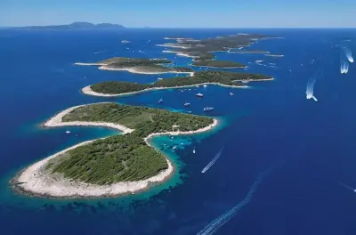 Private Bootstour zu Red Rocks & Pakleni-Inseln ab Hvar