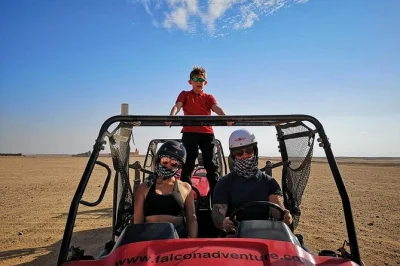 Découvrez le désert de sharm el sheikh en buggy en famille, avec arrêts photos et pause thé bédouine dans un village. transferts inclus, accessible à tous les âges.